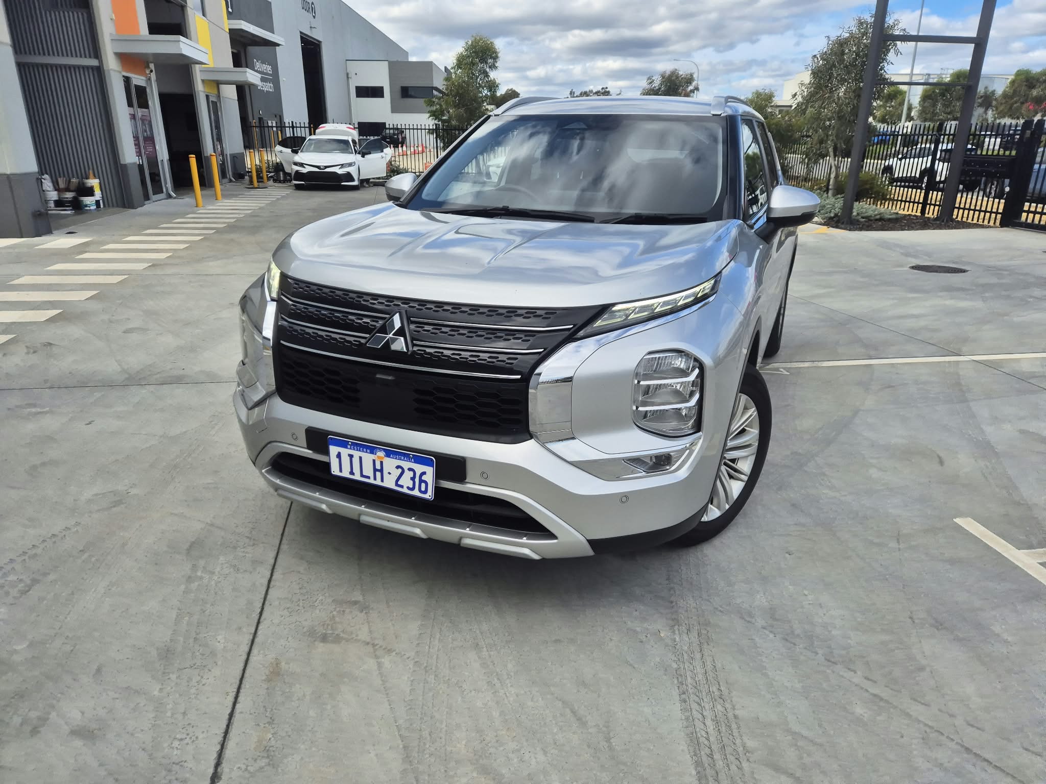 2023 Mitsubishi Outlander in silver