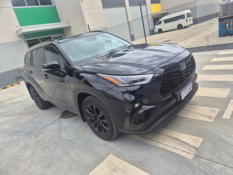 2022 Toyota Kluger Grande Hybrid in black