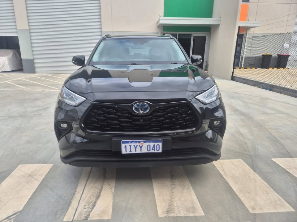 2022 Toyota Kluger Grande Hybrid in black — photo 5 of 5