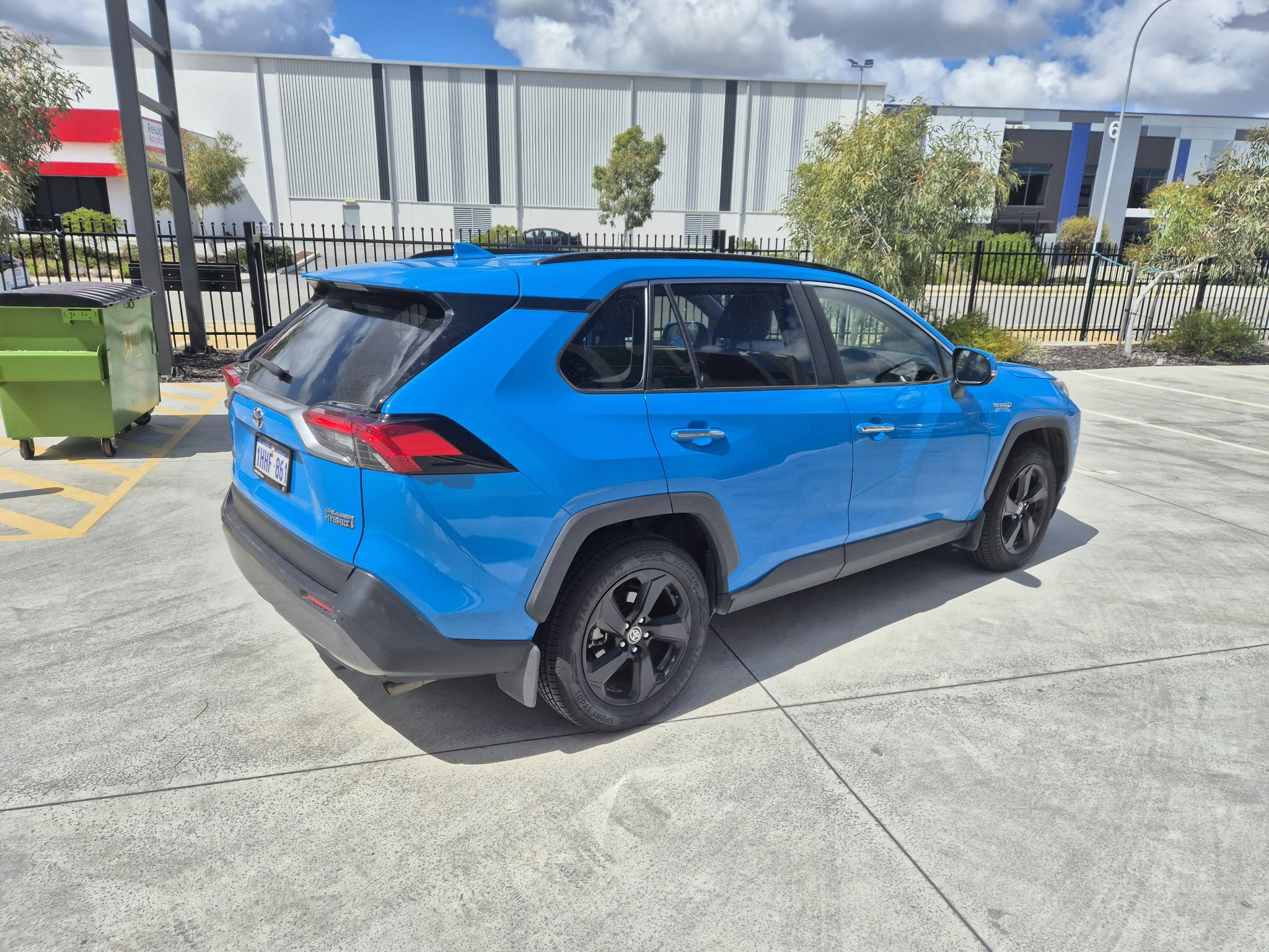 2022 Toyota Kluger Grande Hybrid in black — photo 3 of 5