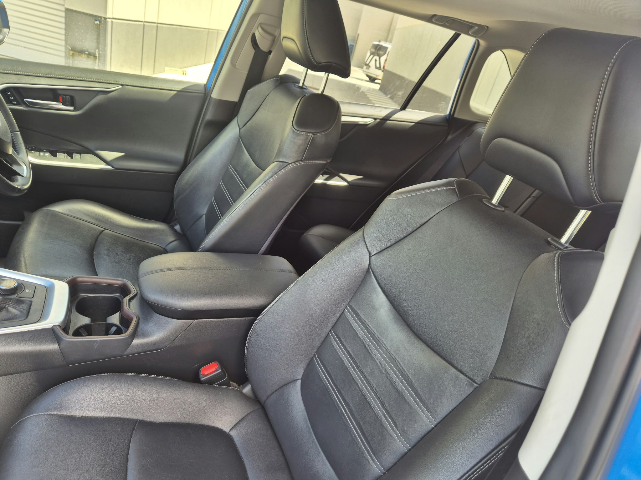 2022 Toyota Kluger Grande Hybrid in black — photo 4 of 5