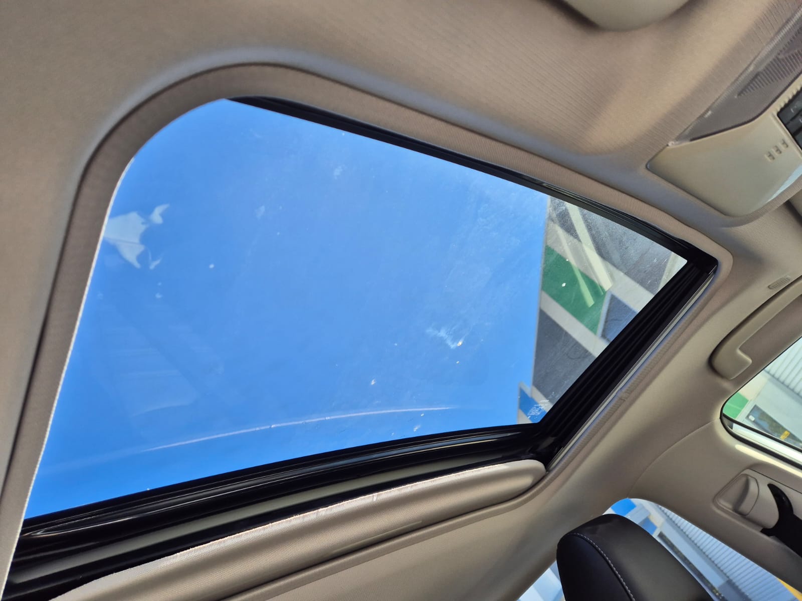2022 Toyota Kluger Grande Hybrid in black — photo 6 of 8