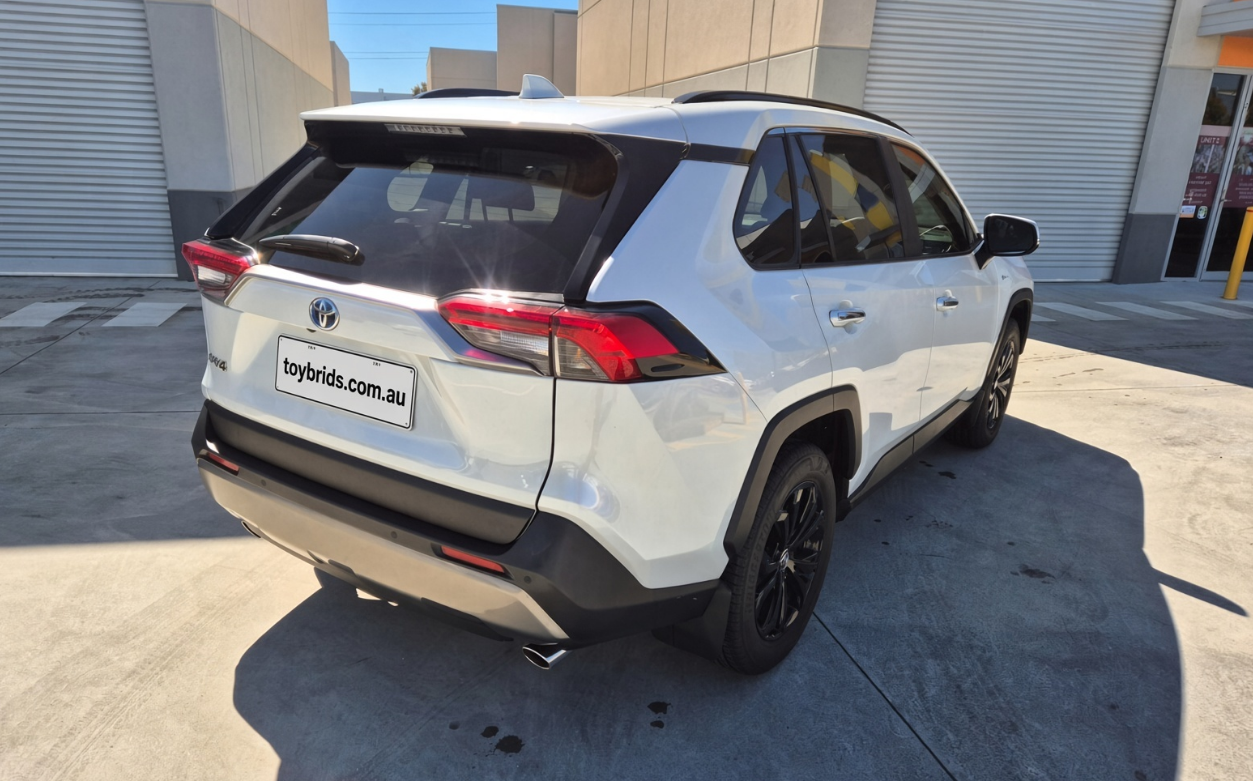 2022 Toyota Kluger Grande Hybrid in black — photo 8 of 8