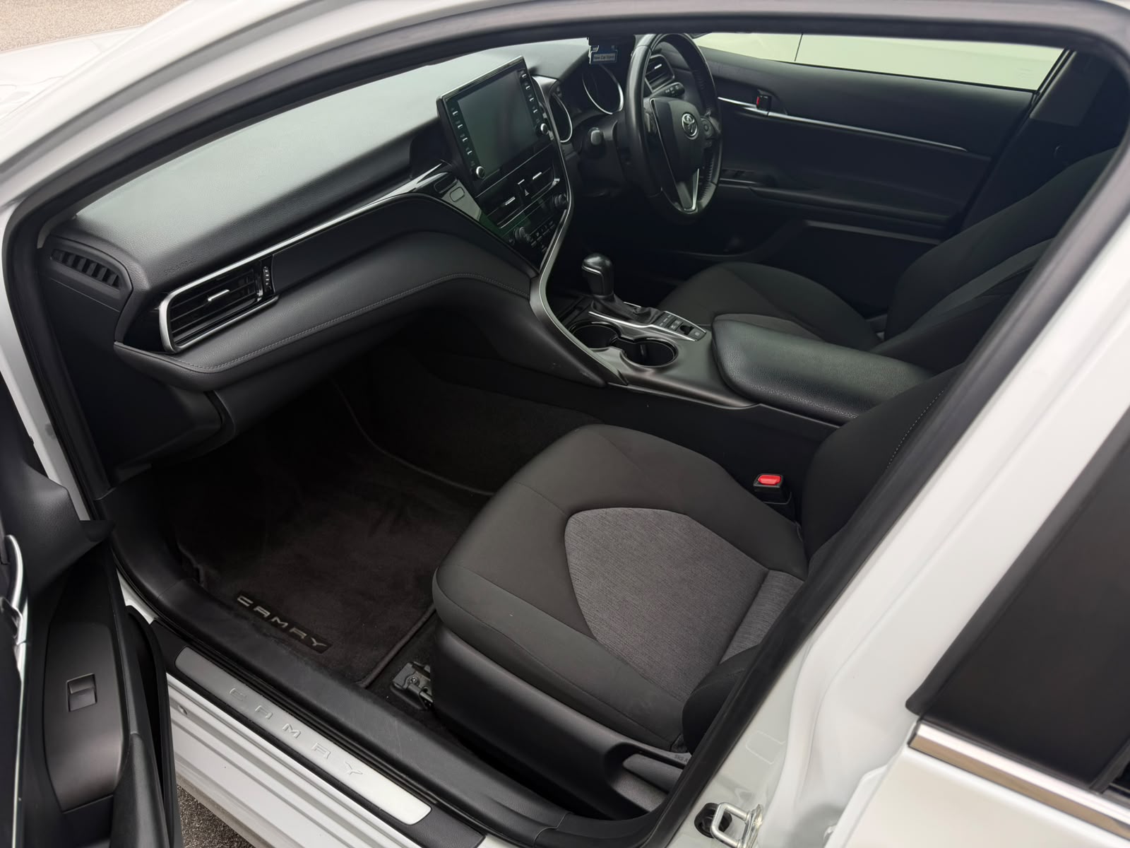 2023 Toyota Camry Hybrid Sport in white — photo 5 of 6